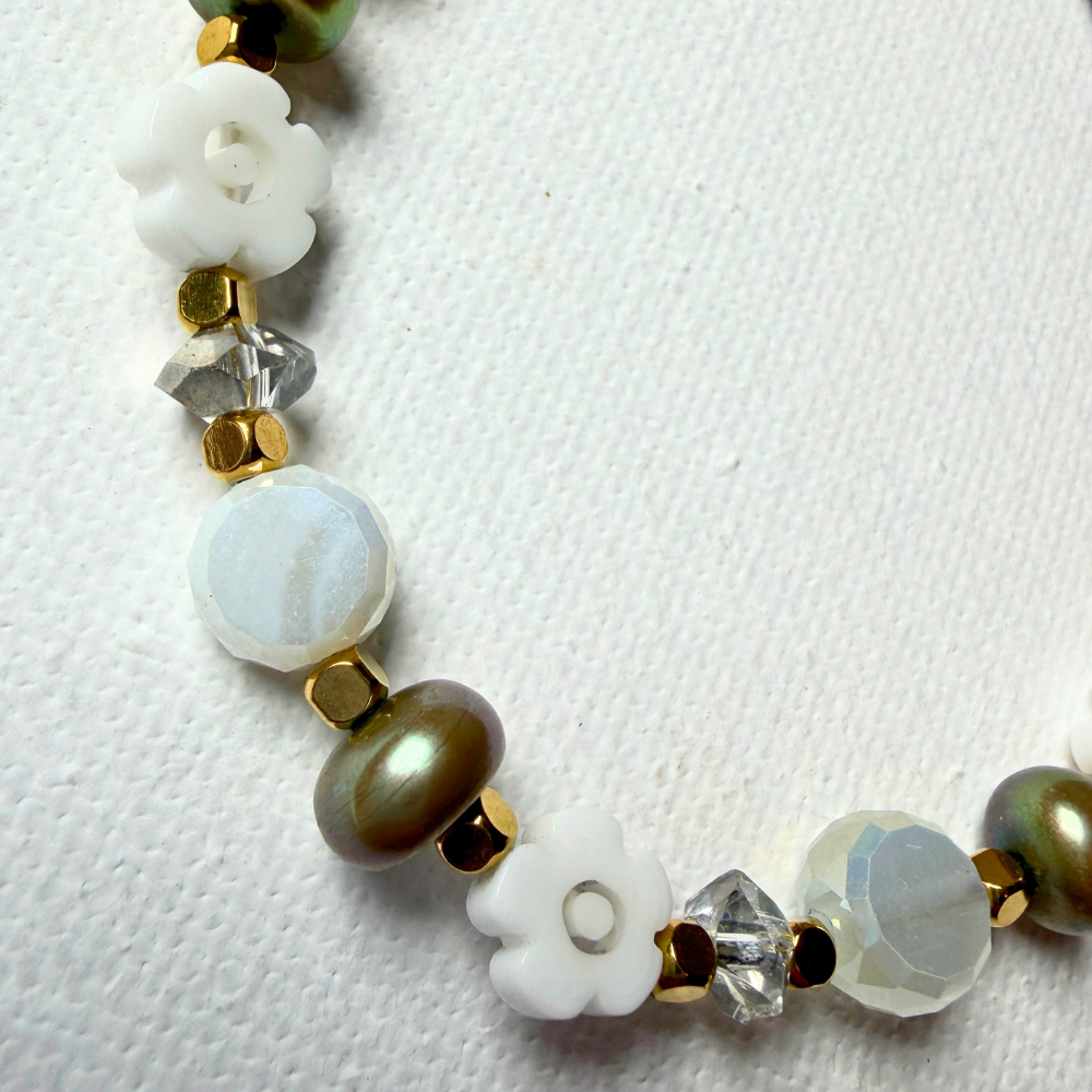 Armband - krale: goudkleur en wit
