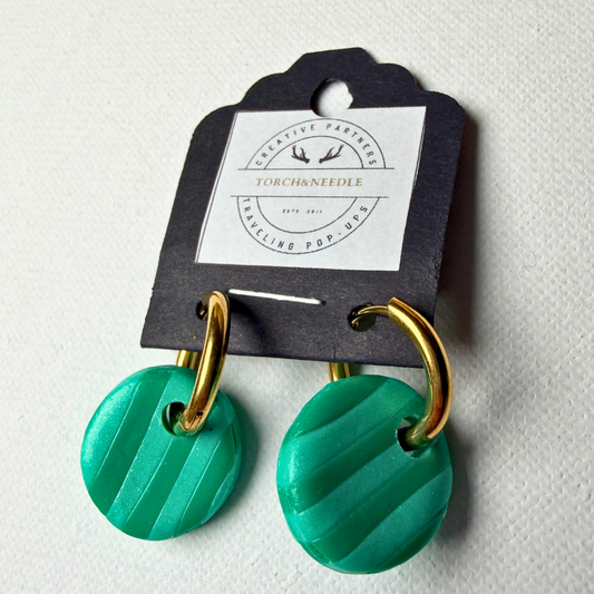 Oorbelle - goudkleur en groen