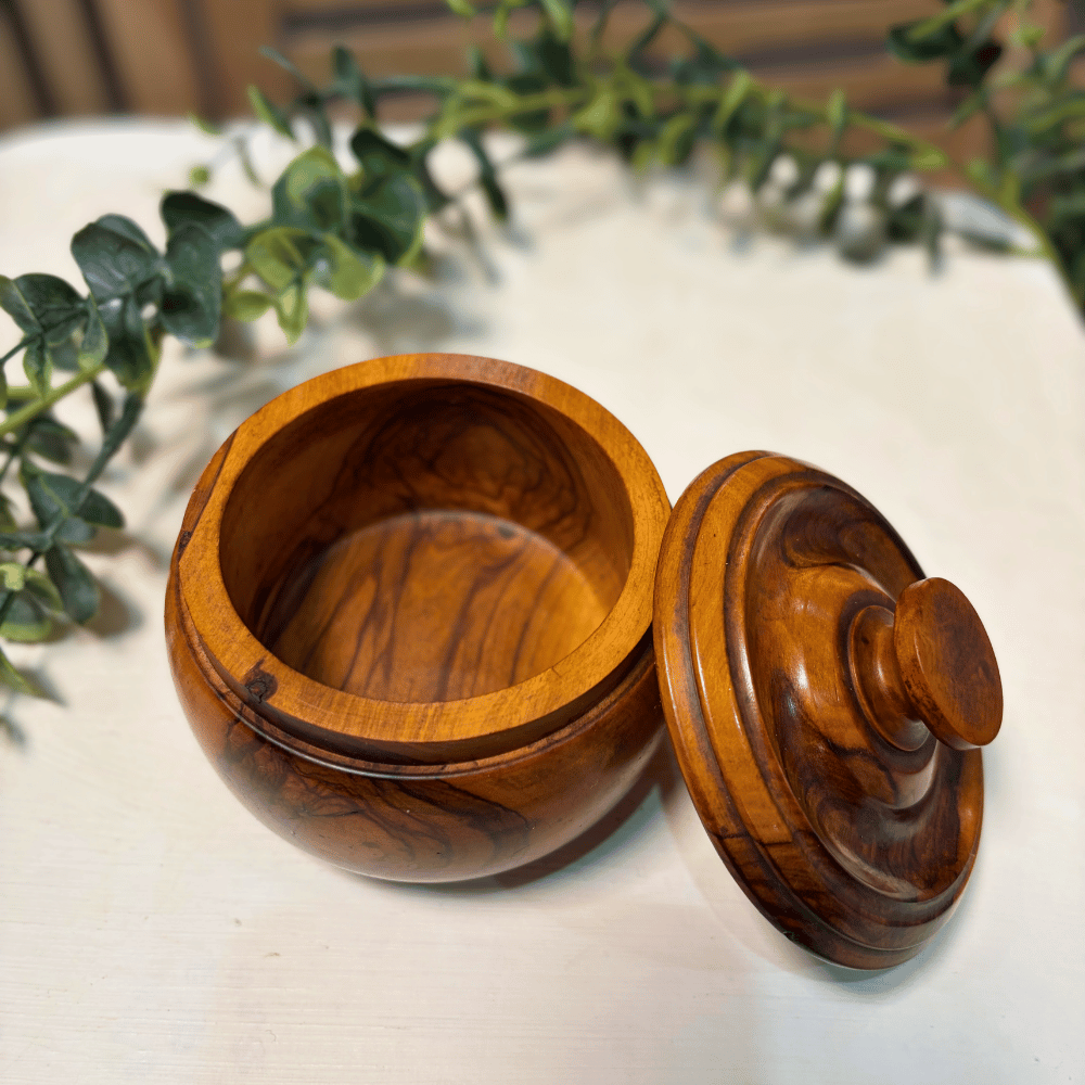 Handgedraaide houtbakkies