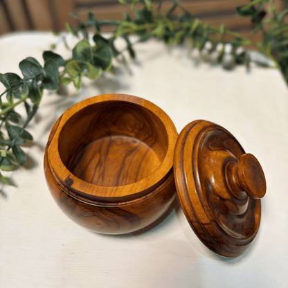 Handgedraaide houtbakkies