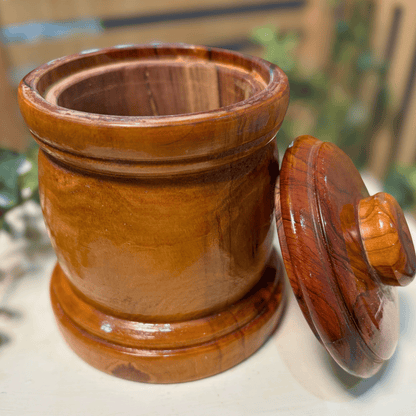 Handgedraaide houtbakkies