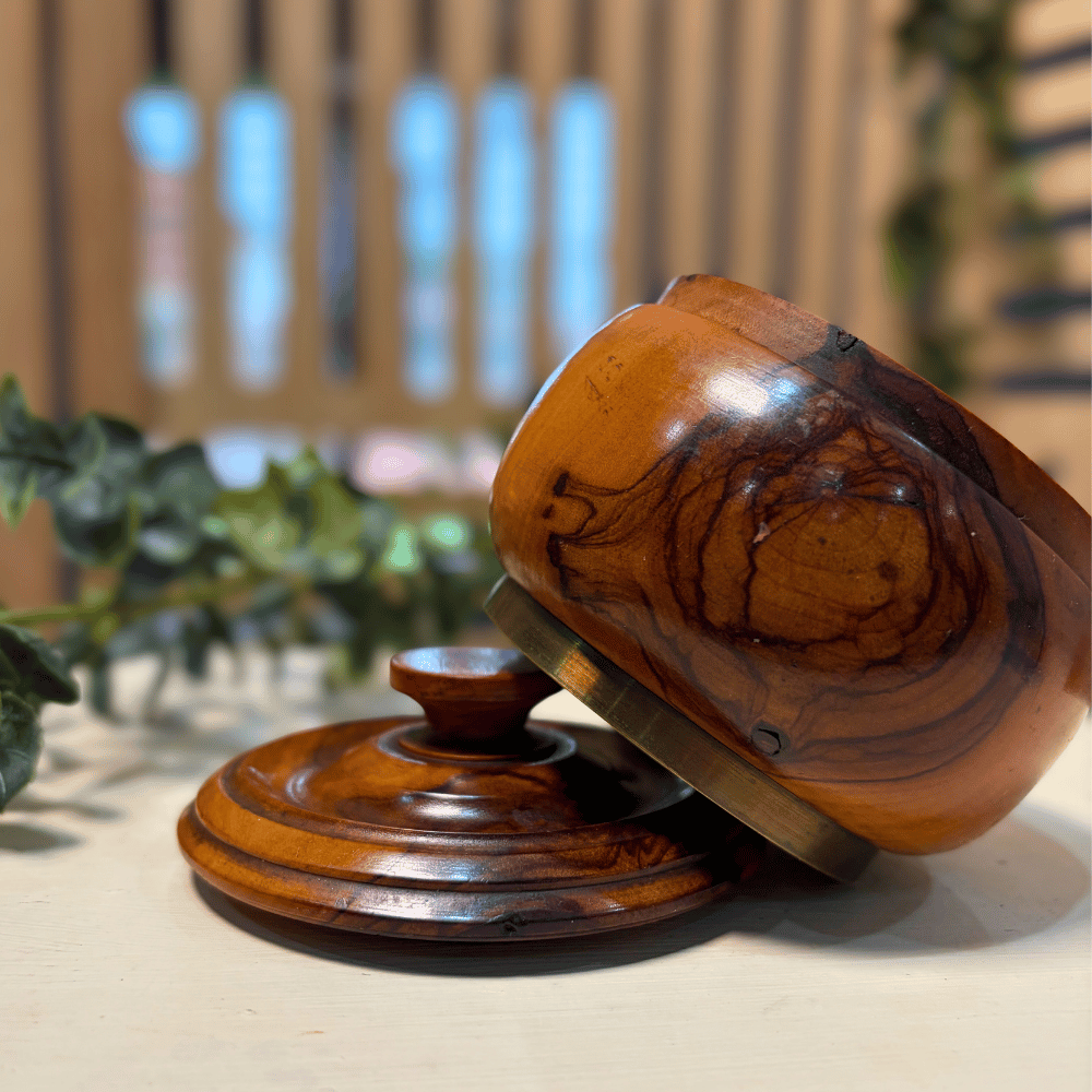 Handgedraaide houtbakkies