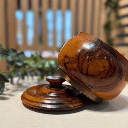 Handgedraaide houtbakkies