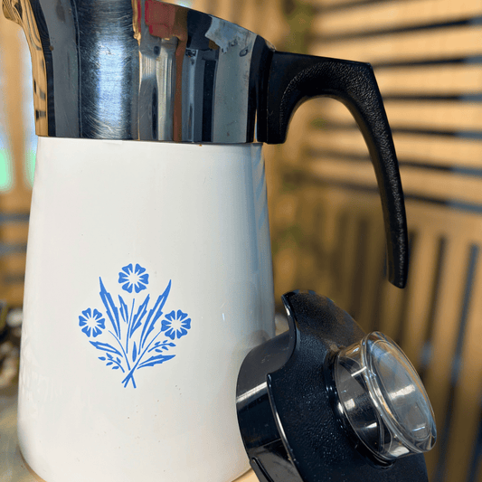 Klassieke Corning Ware-koffiekan